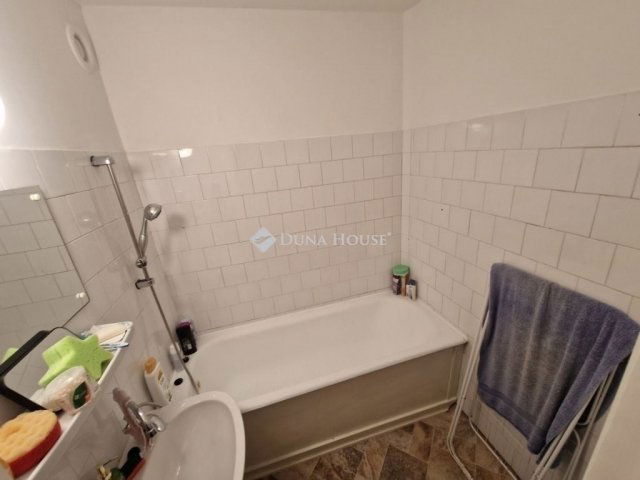 Eladó panellakás, Kecskeméten 43.9 M Ft, 2 szobás