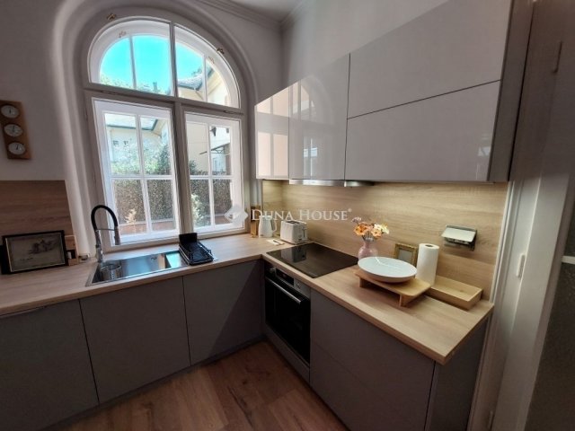 Eladó téglalakás, Baján 99.99 M Ft, 2 szobás