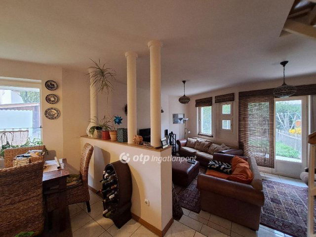 Eladó téglalakás, Szegeden 135 M Ft, 4 szobás