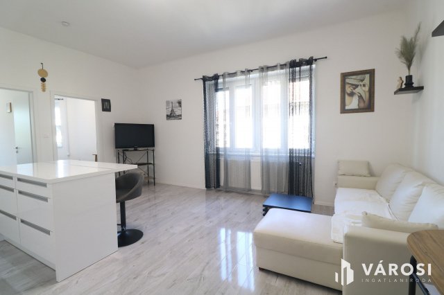 Kiadó téglalakás, albérlet, Szegeden 460 E Ft / hó, 4 szobás