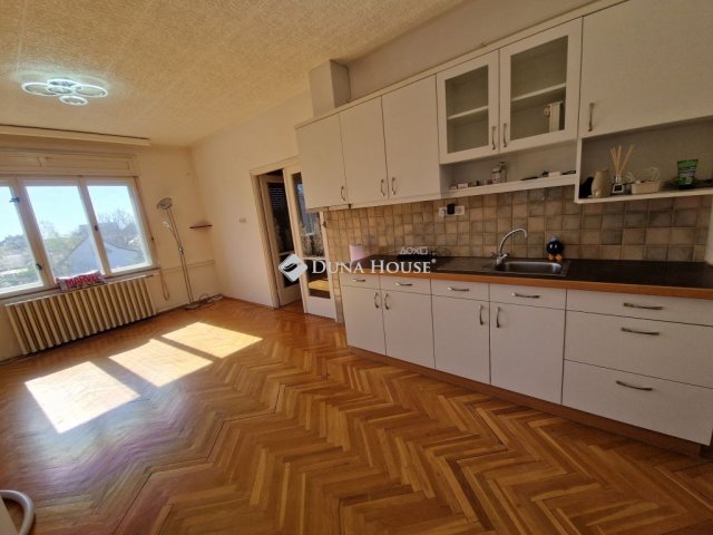 Eladó családi ház, Baján 48 M Ft, 4 szobás