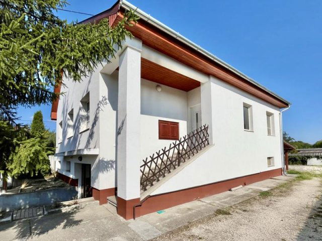 Eladó családi ház, Tápióbicskén 70 M Ft, 5 szobás