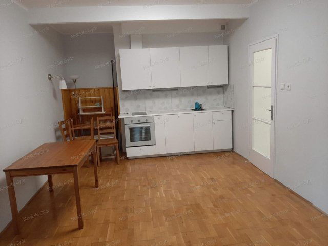 Eladó téglalakás, Győrött 45 M Ft, 1+2 szobás