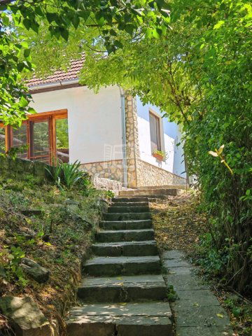 Eladó családi ház, Pécelen 54.9 M Ft, 3 szobás