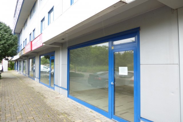 Kiadó üzlethelyiség, Pécsett, Nyírfa utcában 135 E Ft / hó