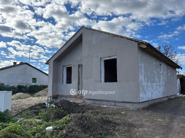 Eladó családi ház, Ságváron 64.9 M Ft, 3 szobás
