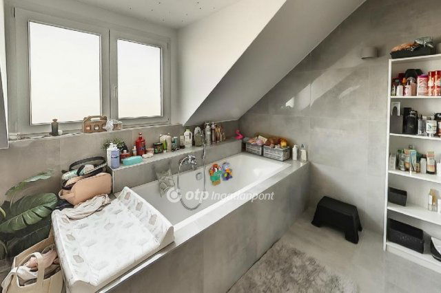 Eladó téglalakás, Budapesten, XVI. kerületben 144.9 M Ft