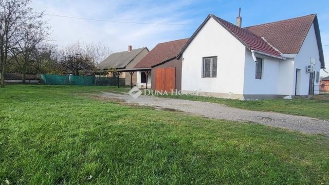 Eladó családi ház, Nagyvenyimen 38.7 M Ft, 1 szobás