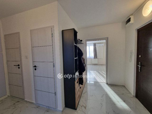 Eladó panellakás, Pápán 44.75 M Ft, 2 szobás