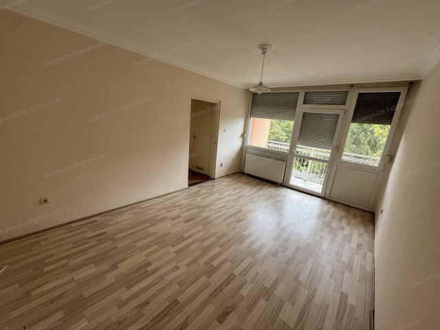 Eladó téglalakás, Gyulán 24.75 M Ft, 1 szobás