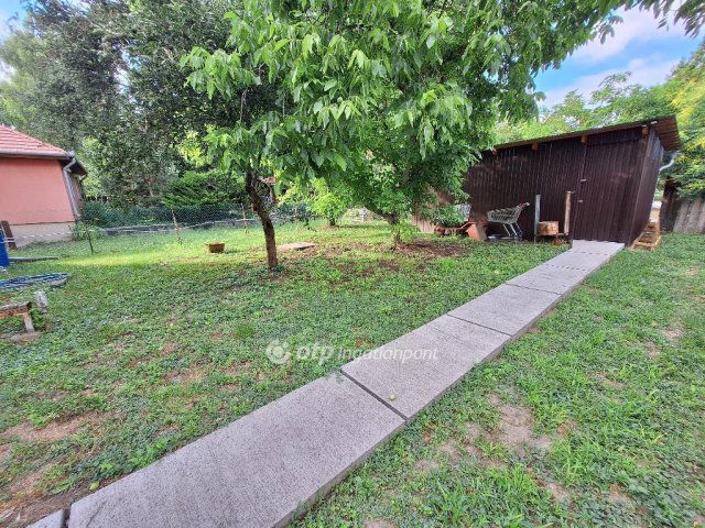 Eladó nyaraló, Tiszakécskén 29 M Ft, 2 szobás