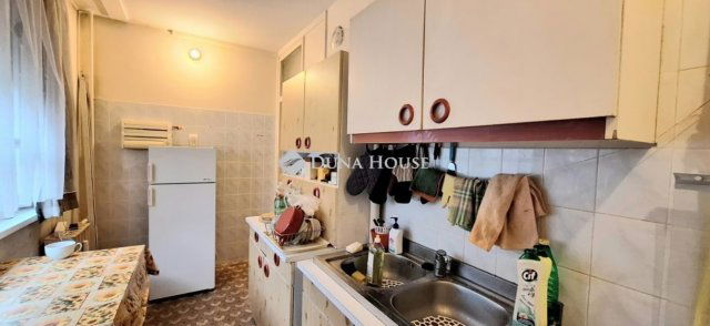 Eladó panellakás, Kecskeméten 46.5 M Ft, 3 szobás