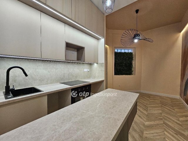 Eladó téglalakás, Budapesten, VII. kerületben 49.9 M Ft