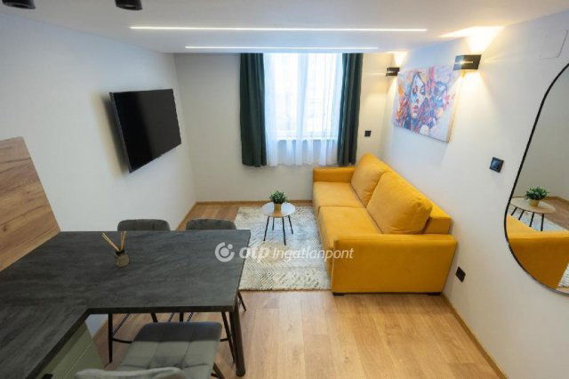 Eladó téglalakás, Budapesten, VI. kerületben 52.5 M Ft, 2 szobás