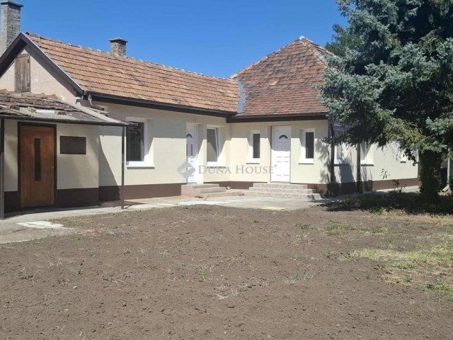 Eladó családi ház, Vecsésen 81.9 M Ft, 5 szobás