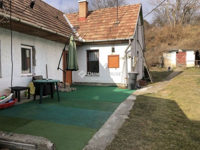 Eladó családi ház, Kesztölcön 28.9 M Ft, 2 szobás