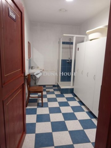 Eladó ipari ingatlan, Komlón 95 M Ft / költözzbe.hu