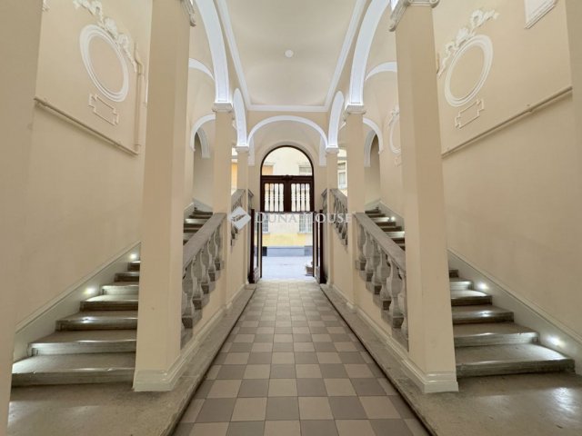 Eladó téglalakás, V. kerületben, Balassi Bálint utcában