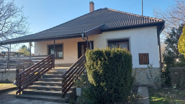 Eladó családi ház, Pusztaszabolcson 83.9 M Ft, 3 szobás