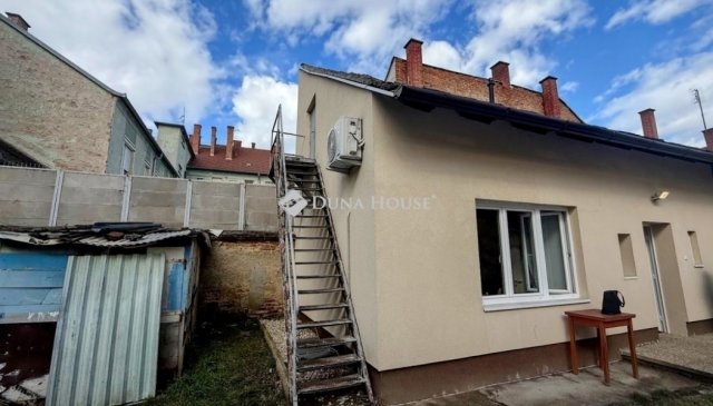 Eladó téglalakás, Szombathelyen 25 M Ft, 1 szobás