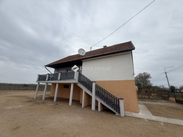 Eladó családi ház, Örkényen, Bartók Béla utcában 59.999 M Ft