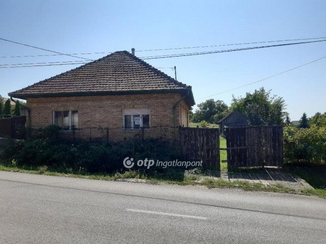 Eladó családi ház, Vácszentlászlón 18 M Ft, 4 szobás