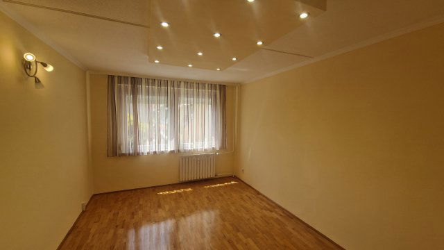 Kiadó panellakás, albérlet, Győrött 180 E Ft / hó, 3 szobás