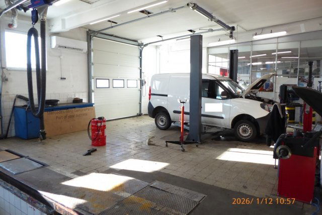 Kiadó ipari ingatlan, Pécsett, Északmegyer dűlőn 440 E Ft / hó