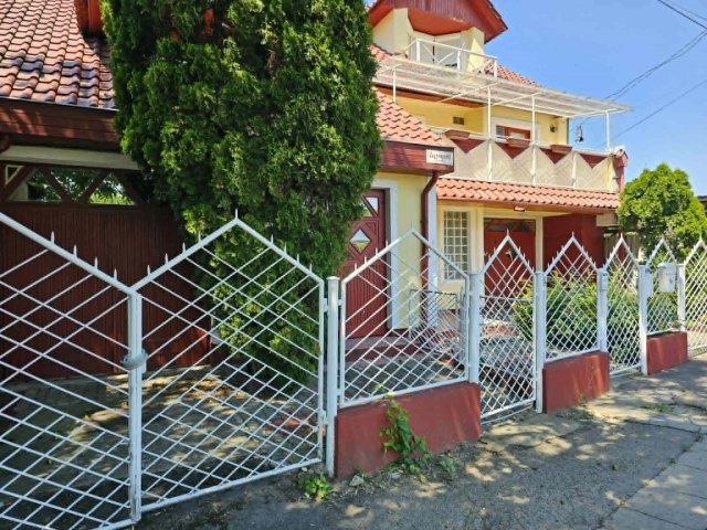 Eladó családi ház, Szolnokon 125 M Ft, 4+2 szobás