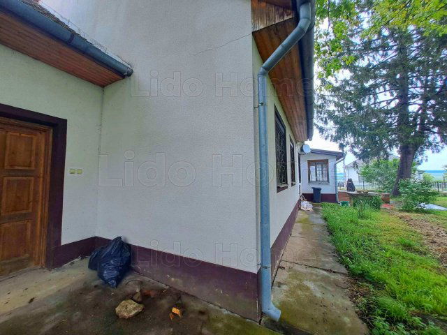 Eladó családi ház, Orosztonyon 36 M Ft, 12 szobás