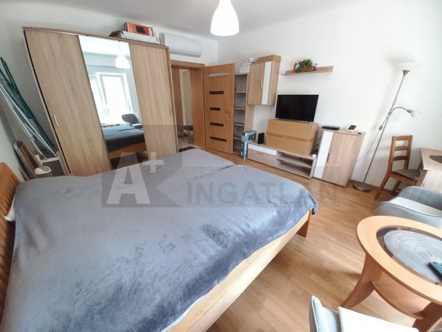Kiadó téglalakás, albérlet, Szegeden 180 E Ft / hó, 1 szobás