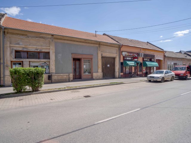 Eladó üzlethelyiség, Bátaszéken 19.9 M Ft, 1 szobás