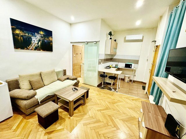 Eladó téglalakás, Budapesten, V. kerületben 51.99 M Ft