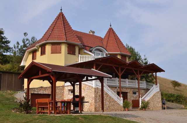 Eladó családi ház, Arlón 169 M Ft, 5 szobás
