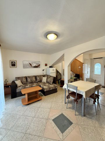 Eladó téglalakás, Balatonfüreden 89.9 M Ft, 2+1 szobás