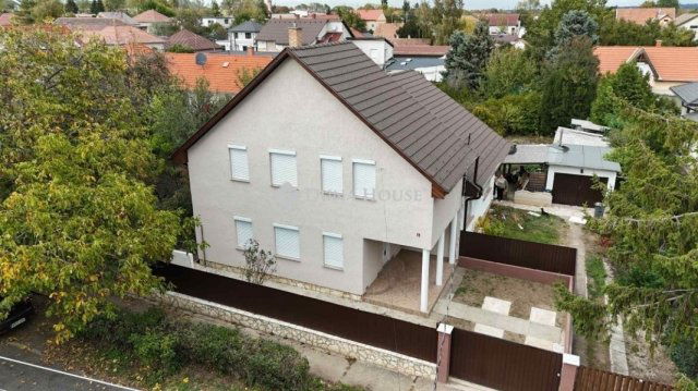Eladó ikerház, Vecsésen 94.9 M Ft, 4 szobás