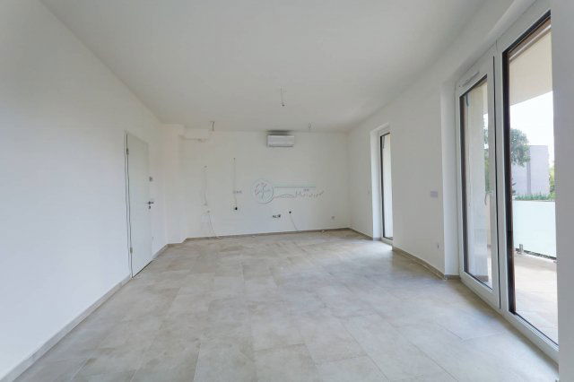 Eladó téglalakás, Szegeden 100 M Ft, 1+2 szobás