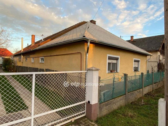 Eladó családi ház, Tiszafüreden 44 M Ft, 5 szobás
