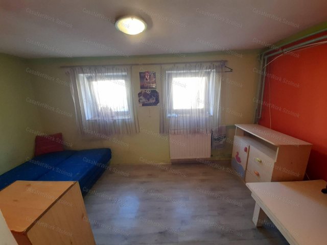 Eladó családi ház, Szolnokon 8.4 M Ft, 1+2 szobás