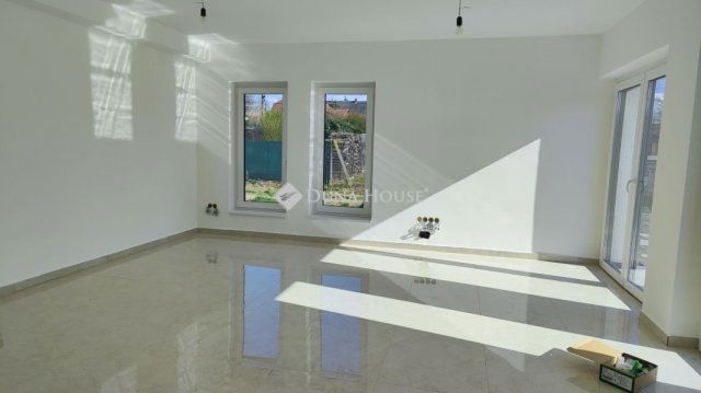 Eladó ikerház, Velencén 115 M Ft, 5 szobás