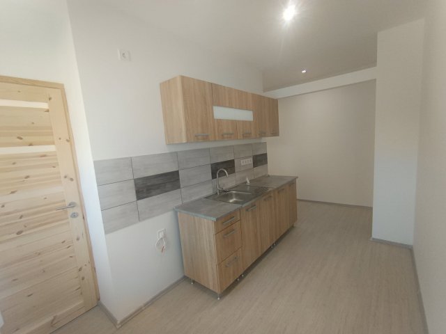 Kiadó téglalakás, albérlet, Komlón 100 E Ft / hó, 1 szobás