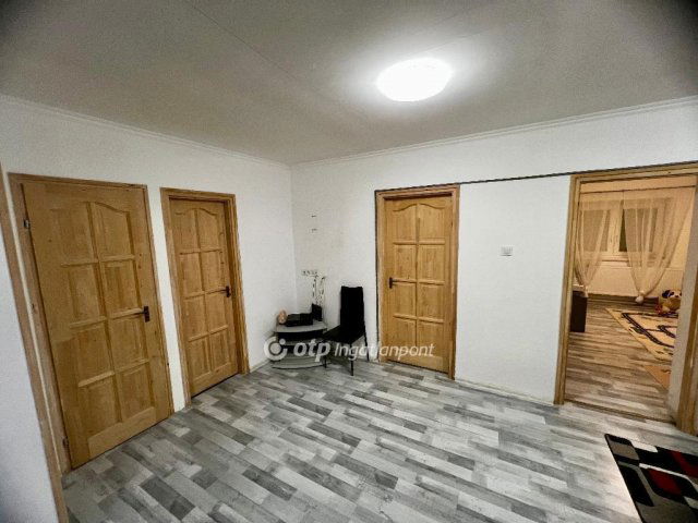 Eladó családi ház, Besenyőtelken 32 M Ft, 3 szobás