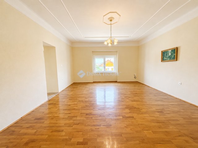 Eladó családi ház, Cegléden 84.9 M Ft, 3 szobás