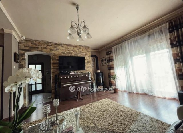 Eladó családi ház, Gyöngyösön 79.9 M Ft, 4 szobás