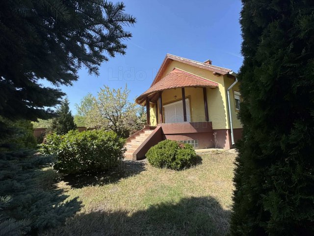 Eladó családi ház, Balatonkenesén 74.9 M Ft, 3 szobás