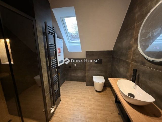 Eladó téglalakás, Pécsett 69.9 M Ft, 2 szobás