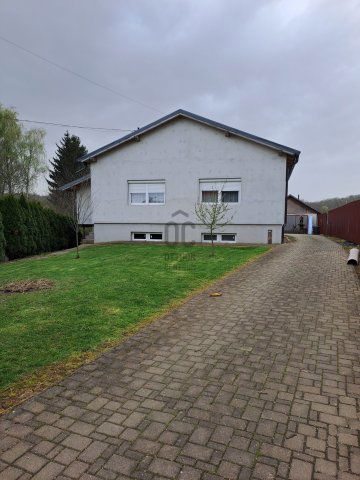 Eladó családi ház, Nován 50 M Ft, 5 szobás
