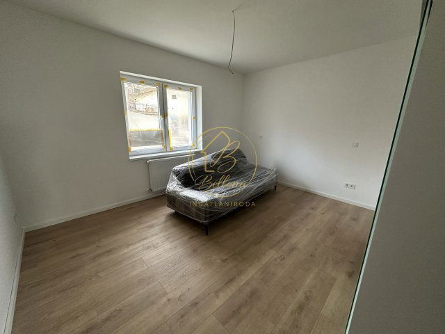 Eladó családi ház, Pécsett, Hársfa úton 89.9 M Ft, 4 szobás