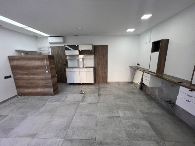 Kiadó üzlethelyiség, Nyíregyházán 180 E Ft / hó, 1 szobás