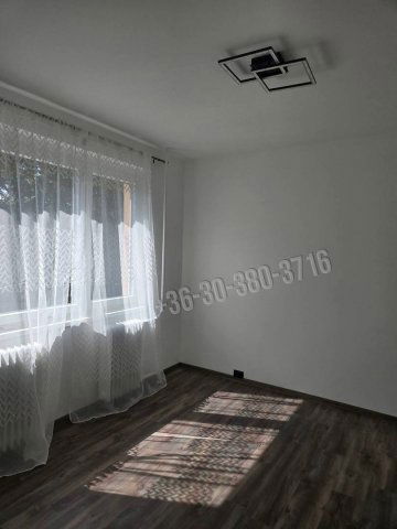 Eladó panellakás, Dunaújvárosban 30.4 M Ft, 2 szobás